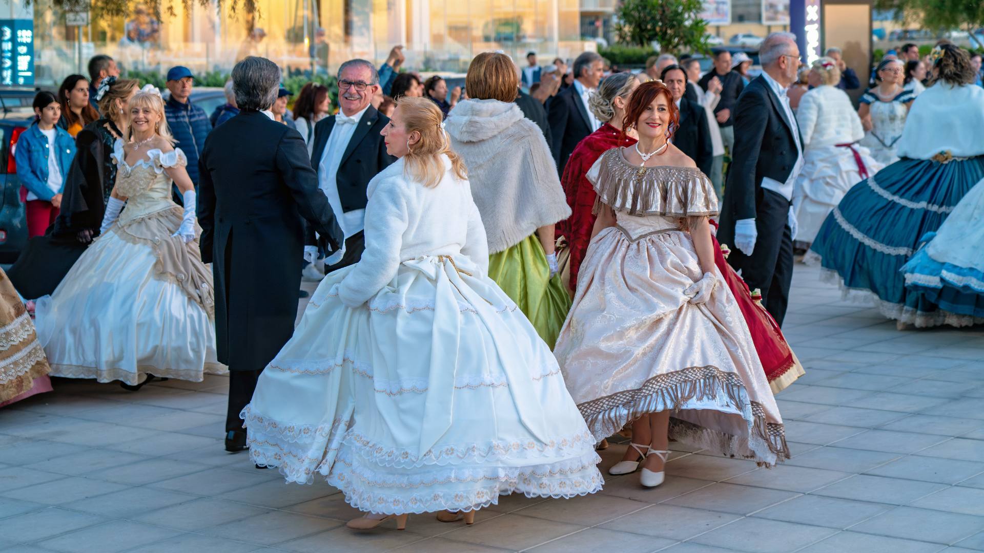 Abends gibt es immer wieder schöne öffentliche Darbietungen